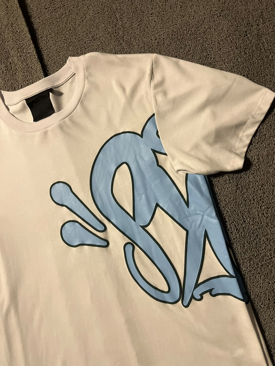 CAMISETA SYNA WORLD BRANCA - ZENSTOREZENSTOREZENSTOREGBRANCOCAMISETA SYNA WORLD BRANCA