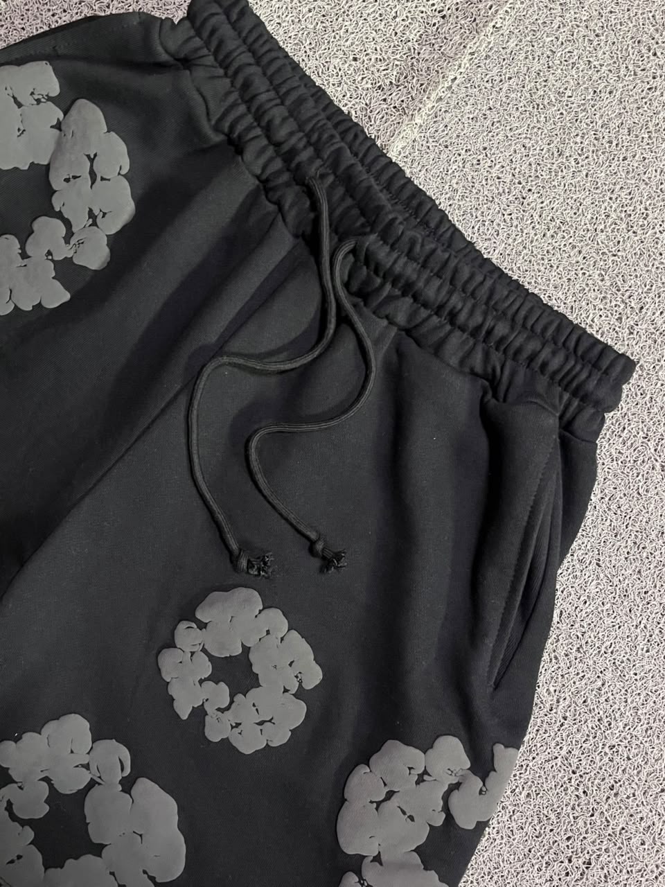 CONJUNTO DENIM TEARS ALL BLACK - ZENSTOREZENSTOREZENSTOREPRETOMCONJUNTO DENIM TEARS ALL BLACK