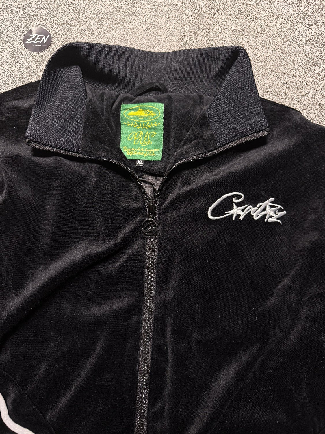 JAQUETA CORTEZ VELUDO PRETO - ZENSTOREZENSTOREZENSTOREPRETOGGJAQUETA CORTEZ VELUDO PRETO
