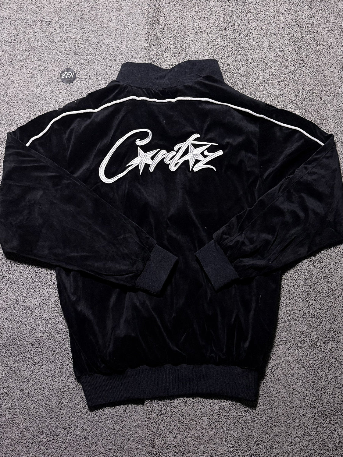 JAQUETA CORTEZ VELUDO PRETO - ZENSTOREZENSTOREZENSTOREPRETOGGJAQUETA CORTEZ VELUDO PRETO