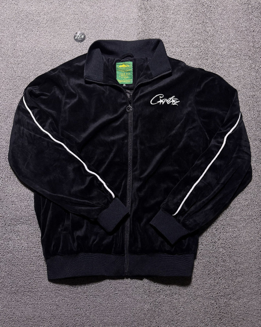 JAQUETA CORTEZ VELUDO PRETO - ZENSTOREZENSTOREZENSTOREPRETOGGJAQUETA CORTEZ VELUDO PRETO