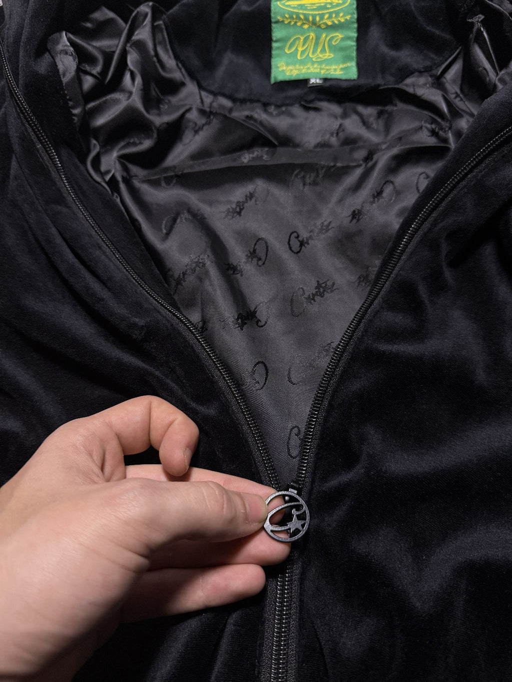 JAQUETA CORTEZ VELUDO PRETO - ZENSTOREZENSTOREZENSTOREPRETOGGJAQUETA CORTEZ VELUDO PRETO
