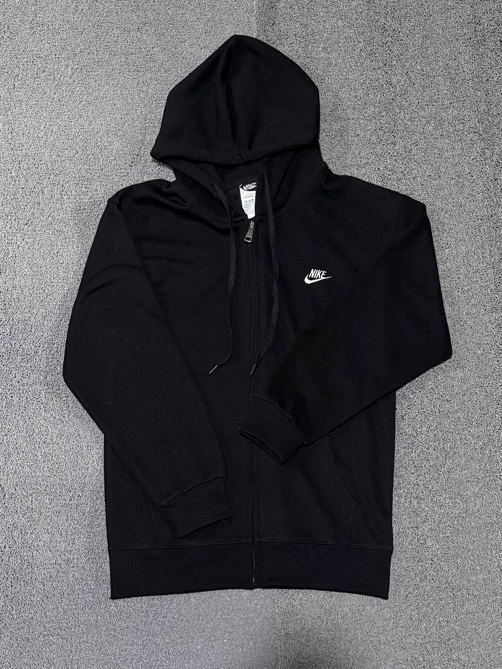 JAQUETA NIKE CLUB PRETA - ZENSTOREZENSTOREZENSTOREPRETOMJAQUETA NIKE CLUB PRETA