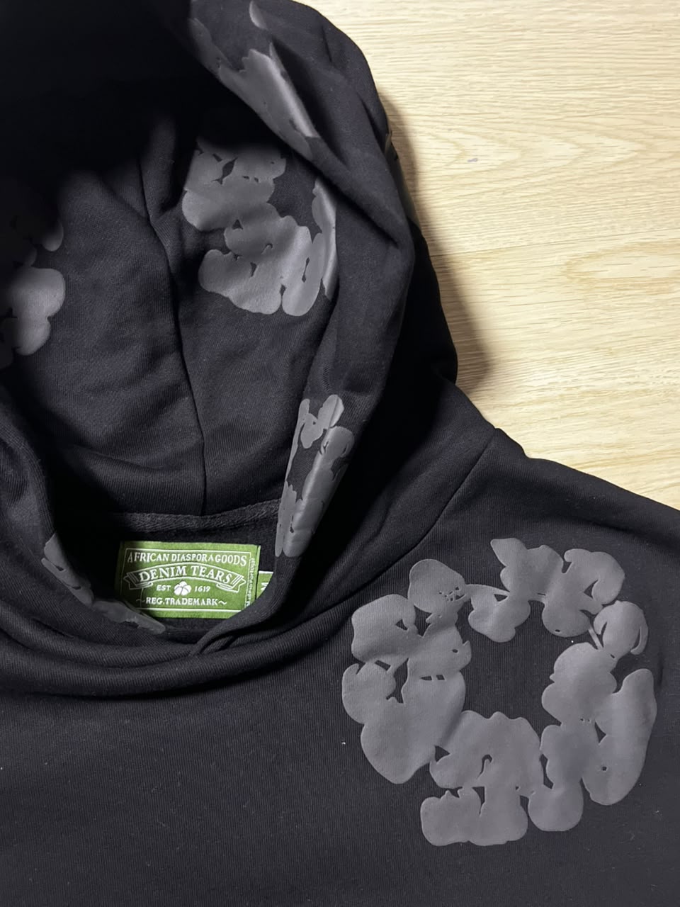 MOLETOM DENIM TEARS TODO PRETO - ZENSTOREZENSTOREZENSTOREPRETOMMOLETOM DENIM TEARS TODO PRETO
