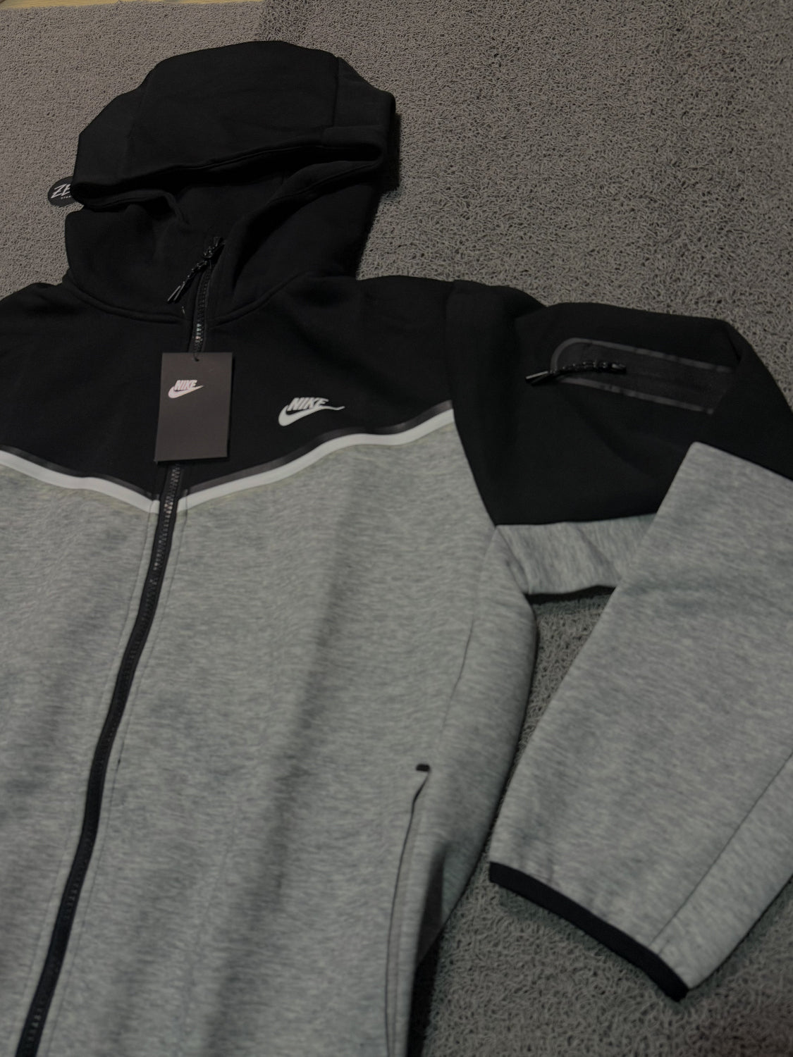 TECH FLEECE NIKE CINZA - ZENSTOREZENSTOREZENSTORECinzaGTECH FLEECE NIKE CINZA