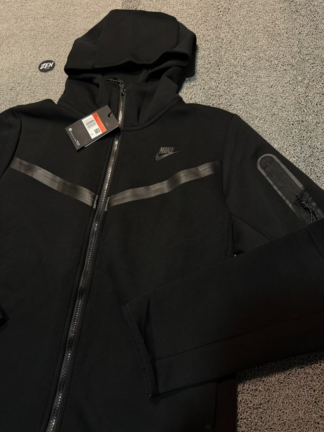 TECH FLEECE NIKE PRETA